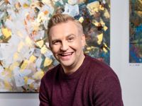 Janne Grönroos tror att sinne för detaljer och kuriosa gör att komiker som Lotta Backlund och Anna Rimpelä klarade sig så bra i Hengaillaan. Arkivbild.