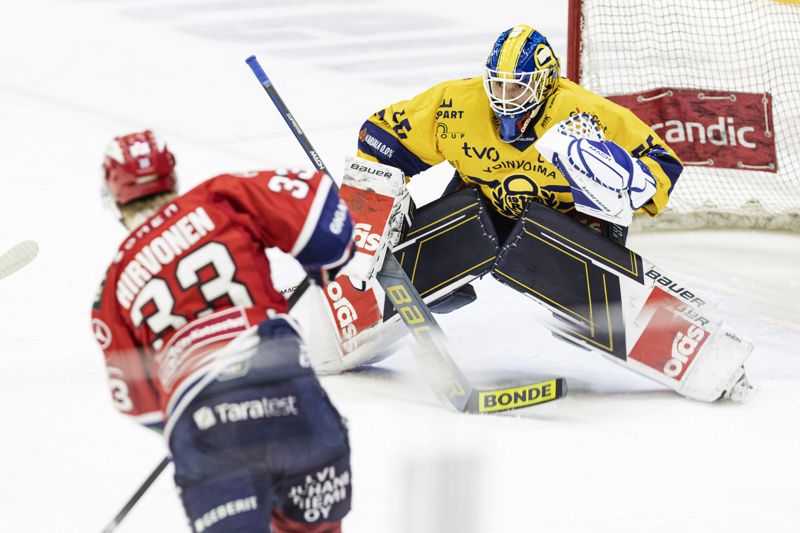 Artion Zagidulin var utmärkt mellan Lukkos stolpar.