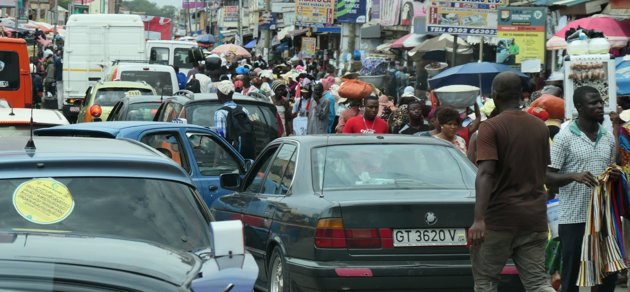 I länder där befolkningen ökar kraftigt utgör trafiken ett växande klimatproblem. Bilden från Ghanas huvudstad Accra.