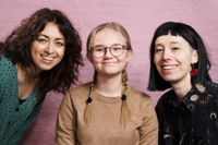 Sofia Chanfreau, t.v., och Amanda Chanfreau, t.h., tillsammans med Isa Lodenius.