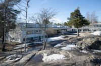 Den tvåspråkiga Nordiska skolan kommer att finnas i samma byggnad som Yhtenäiskoulu i Kottby på Louhivägen 3. Skolan ska också ha ett nära samarbete med Kottby lågstadieskola.