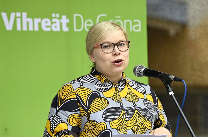 Saara Hyrkkö säger att riksdagsvalet inte är något statsministerval hur mycket SDP än påstår det. Hon är kritisk mot taktikröstande eftersom ingen statsminister kan bilda regering ensam, och då blir det avgörande hur stora de andra partierna är.