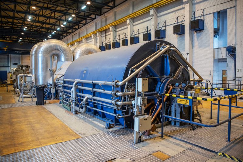 Så ser kolkraftverkets turbin ut. I de silverfärgade armarna åker ånga som är upphettad till 500 grader runt. Ångan håller turbinen i gång, och den håller i sin tur en generator i gång. Det är generatorn som sedan producerar el.