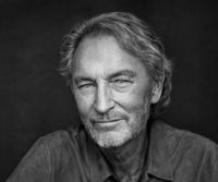 Tomas Ledin fyllde 70 i fjol och fortsätter sin karriär som hållit på i 5 decennier.