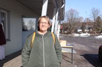 Johanna Söderlund från centralvalnämnden i Raseborg är nöjd med drive-in-röstningen.