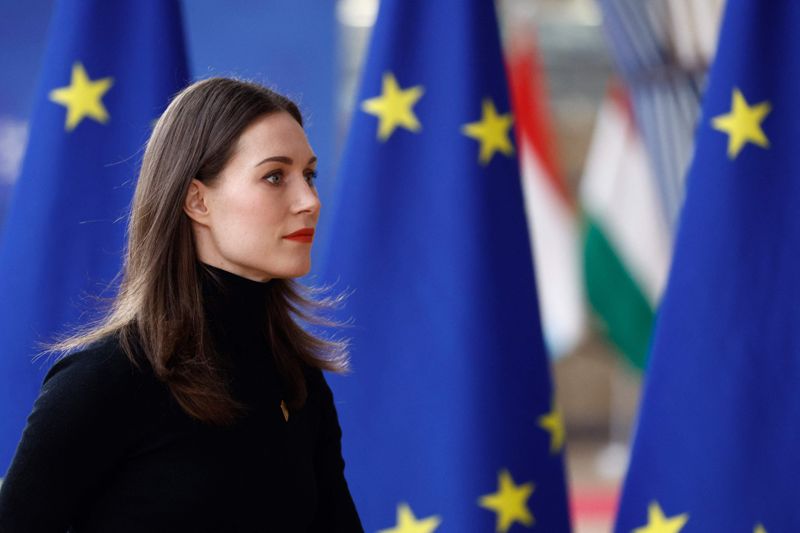 Statsminister Sanna Marin kommenterade Hornetfrågan då hon anlände till ett toppmöte i Bryssel på torsdagen. – Många länder har fattat sina beslut. Vi kommer inte undan den här diskussionen i Finland. Ukraina behöver många slags hjälp, och jag anser att vi måste kunna erbjuda stöd, sa Marin.