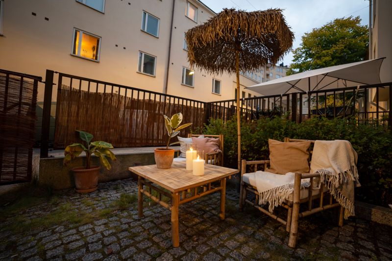 Ettan är en av sju andra lägenheter i huset med egen gårdsyta.