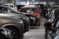 Dyra bensinbilar är den bilkategori som har längst försäljningstid på marknadsplatsen Nettiauto.com, där både privatpersoners och bilaffärers fordon utannonseras.
