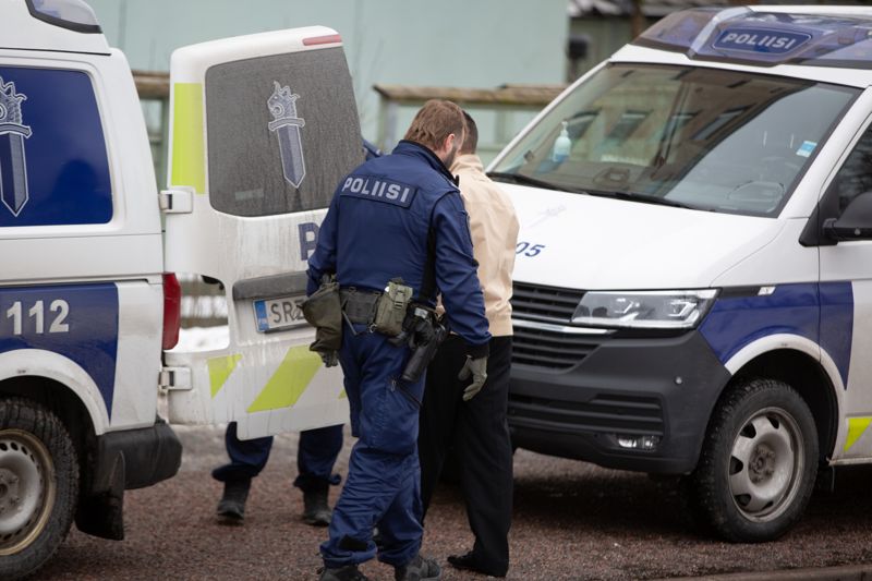 En man greps och togs till piketen. Situationen gick lugnt till.