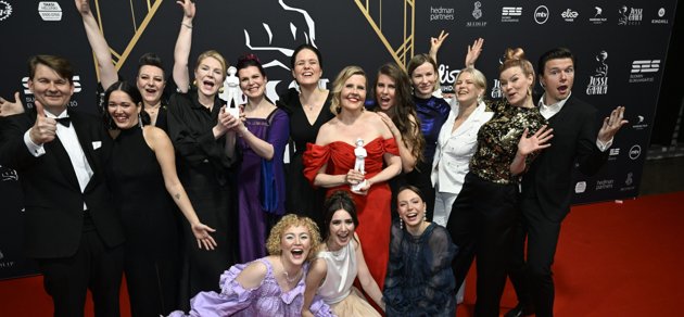 Gänget bakom Flickor flickor flickor som belönades med en Jussi för årets bästa film, bästa regi, bästa manus och bästa klipp.