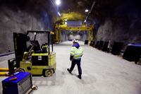 Grottorna hittas på 110 meters djup under Hästholmen.