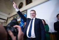Petteri Orpo togs emot som en hjälte när han återvände till valvakan sent på valkvällen.