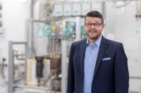 Jari Kiviaho har jobbat med forskning kring väte i 20 år och hoppas att Finland ska kunna utnyttja den möjlighet vind- och solkraft erbjuder för att utveckla väteekonomin.