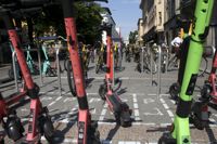 Det finns i nuläget sex företag som hyr ut elsparkcyklar i Helsingfors. De får ha 700 cyklar var i centrum, uppger staden.