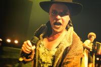 Tuomas Juntunens blick kanaliserar Klaus Kinski: förförisk, skrämmande, kall men ändå sårbar.