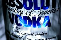 Absolut vodka i originalflaskan från 1979. Arkivbild.