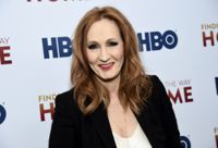 JK Rowling ska producera när hennes romanfigur Harry Potter blir tv-serie. Arkivbild.