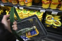 Matpriserna sjönk i april, jämfört med månaden innan. Osten blev till exempel 1,6 procent billigare.
