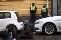 Polisen använde gassprej mot aktivister från Elokapina som blockerade Kajsaniemigatan i oktober 2020. Enligt åklagaren var åtgärden oproportionerlig, medan de åtalade poliserna försvarar den. Bilden är från en annan manifestation.