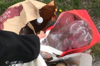 Enligt tingsrätten hade köpmannen också tagit redan returnerade förpackningar och returnerat de en gång till vid andra butiker.