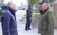 Bildmaterial som påstås visa Putin på besök i Cherson i Ukraina.