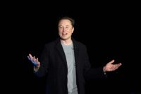 Defund NPR (på svenska avfinansiera NPR). Det tweetade Twitterägaren Elon Musk till svar när en journalist bad honom kommentera risken för att fler public service-bolag kan gå samma väg som NPR och lämna Twitter.