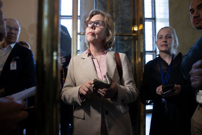 – Det har varit rätt så känt att vi har olika synvinklar då det gäller invandringen, säger Anna-Maja Henriksson (SFP) om Sannfinländarnas ordförande Riikka Purras kommentar om att hennes parti och SFP står så långt ifrån varandra i migrationsfrågor att det är svårt att få ihop.