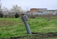 En rysk robot som inte detonerat på en åker i Mykolajiv.