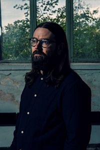 Rickard Eklunds debutdiktsamling tundra väcker associationer till såväl Elmer Diktonius som Comarc McCarthys världar.