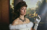 Vicky Krieps har prisbelönats för sin roll som den österrikiska kejsarinnan Sisi.