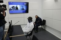 Två män har dömts till livstids fängelse för mord och våldtäkt av en 21-åring. Bilden är från en rättegångsdag i vår då 19-åringen var på plats i tingsrätten i Vanda medan 23-åringen deltog från fängelset i Riihimäki.
