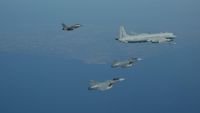 Två svenska Jas 39 Gripen och två danska F-16 Fighting Falcon följde ett ryskt militärt flygplan av typen IL-20 Coot-A i luftrummet över Östersjön.