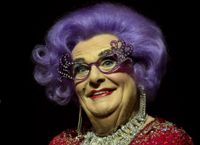 Barry Humphries har avlidit, 89 år gammal. Arkivbild.