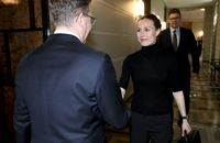Sonderaren Petteri Orpo (Saml) säger inte i det här skedet vilken regeringskoalition han föredrar. Sanna Marin (SDP) bedömer att han siktar på en högerregering, vilket betyder att Socialdemokraterna skulle gå i opposition.