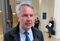 – Ukraina behöver allt vårt stöd i det här läget, sade utrikesminister Pekka Haavisto då han var på väg in till måndagens EU-möte i Luxemburg.