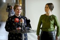 Centerns partiordförande Annika Saarikko och gruppordförande Eeva Kalli slår fast att Centern ska gå i opposition och Petteri Orpo ska försöka få till den högerregering folket röstade för, enligt Centerns tolkning av valresultatet.