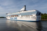 Fartygen som går mellan Helsingfors och Stockholm berörs inte då Tallink nu inleder omställningsförhandlingar. Hur många arbetstillfällen som går förlorade klarnar i höst.