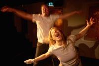 Teatteri Jurkkas föreställning Selli är en intensivt klaustrofobisk thriller, som inte väjer för problematiska frågor. Eero Aho och Wenla Reimaluoto imponerar i huvudrollerna.