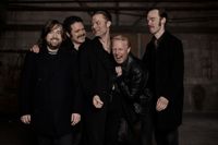 Mando Diao är ett av Sveriges största rockband. Nu är de aktuella med ett nytt album och 19 maj gästar de Tavastia i Helsingfors. Från vänster: Carl-Johan Fogelklou, Jens Silverstedt, Björn Dixgård, Patrik Heikinpieti och Daniel Haglund.