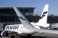 Från och med juni måste man betala extra för att ta med större handbagage på Finnairs flyg inom Europa.