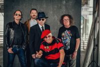 Paul Gray, Will Taylor, Dave Vanian, Captain Sensible och Monty Oxymoron i The Damned är aktuella med ett nytt album.