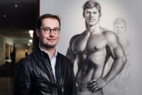 – Tom of Finland har varit banbrytande i historien när det gäller sexuella minoriteters rättigheter och det är viktigt att lyfta upp det för kommande generationer, säger Kiasmas museichef Leevi Haapala om den kommande utställningen.