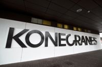 Konecranes tillverkar olika sorters stora kranar och lastanordningar, för användning inom industrin och i hamnar.