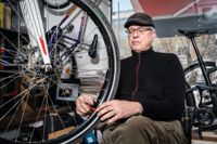 På Drumsö driver Johan Granbacka två cykelbutiker riktade åt olika kundgrupper.