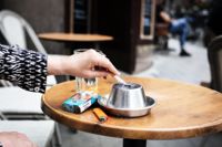 Fimpat. Sedan årsskiftet får den som är född den 1 januari 2009 eller senare inte köpa cigaretter i Nya Zeeland.