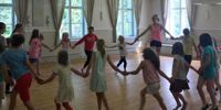  Folkkulturlägret för barn i åldern 5-12 år arrangeras på Borgkila i Karis i augusti.