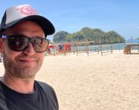 Alex Laszlo på produktionsbolaget Banijay Finland har bland lett produktionen av Selviytyjät, som är den finska versionen av Robinson. Här ses han vid inspelningen av den sjunde säsongen som pågår i Malaysia just nu.