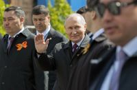 Rysslands president Vladimir Putin firade segerdagen på Röda torget i Moskva. Han menar att ”västliga globalister” har mobiliserat ”nynazister från hela världen” för att stödja Ukraina.
