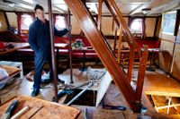 Skeppare Ted Lönnroos säger att mässen på J.L. Runeberg blivit betydligt luftigare när skåpet och värmeelementen under trappan tagits bort. Det bidrar till resenärernas trivsel.