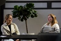 Nathalie Wikström (t.v.) avbröt praktiken då en månad fortfarande återstod. – Jag konstaterade att jag inte kunde stanna kvar, säger den blivande sjuksköterskan, här tillsammans med Johanna Helminen.